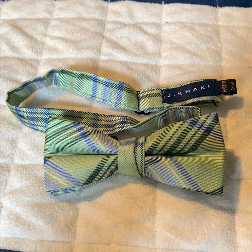 J. Khaki Pre-Tied Bow Tie